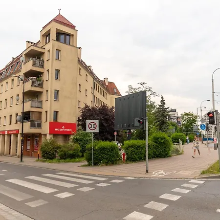 Park Szczytnicki 2-bedroom By Bookinghost