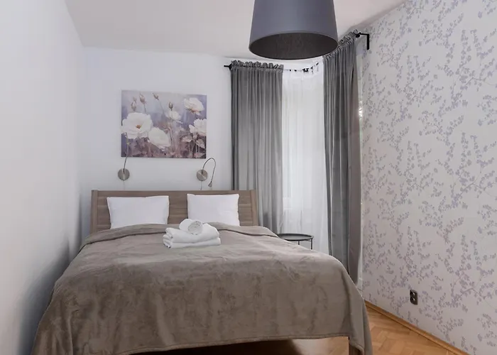 Park Szczytnicki 2-bedroom By Bookinghost *